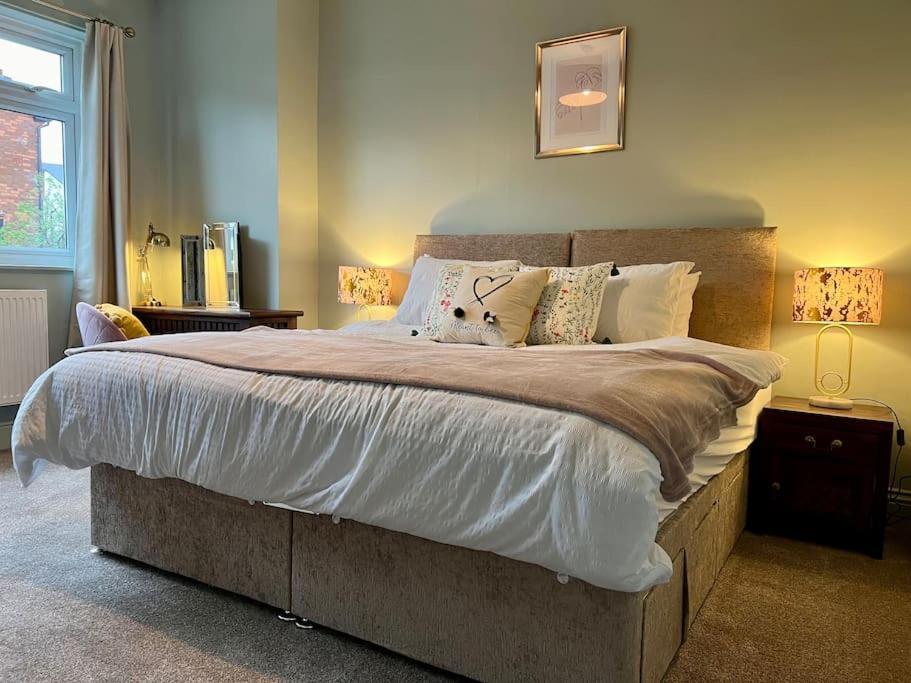 The Rose- Grd Floor, 2-5 Beds, Smarttv, Uni, Tram, M250 Fibre Apartment นอตติงแฮม ภายนอก รูปภาพ